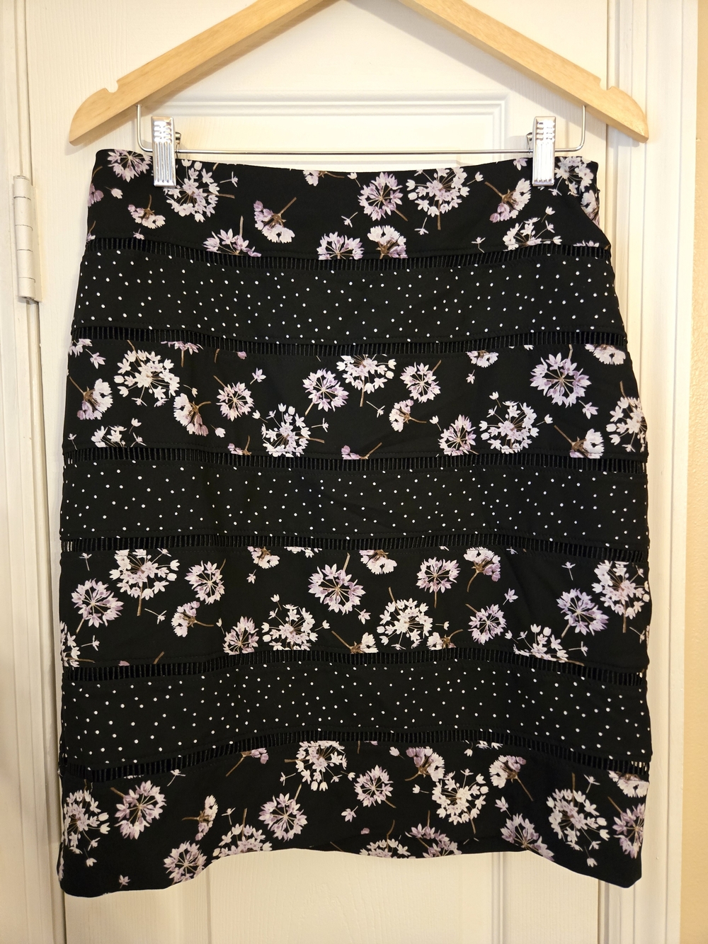 White House Black Market Women's Black Floral & Polka Dot Pencil Skirt Size 8
